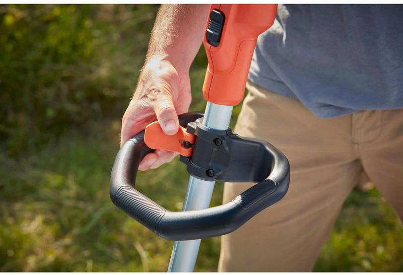 Black & Decker Juodas & Decker Juoda+33 cm belaidė 33 cm pjaustytuvas Decker BCST636L1 -QW 36V 2,5 Ah PowerCommand Pivotant 180 - Teleskopinis vamzdis - 2 rankenos