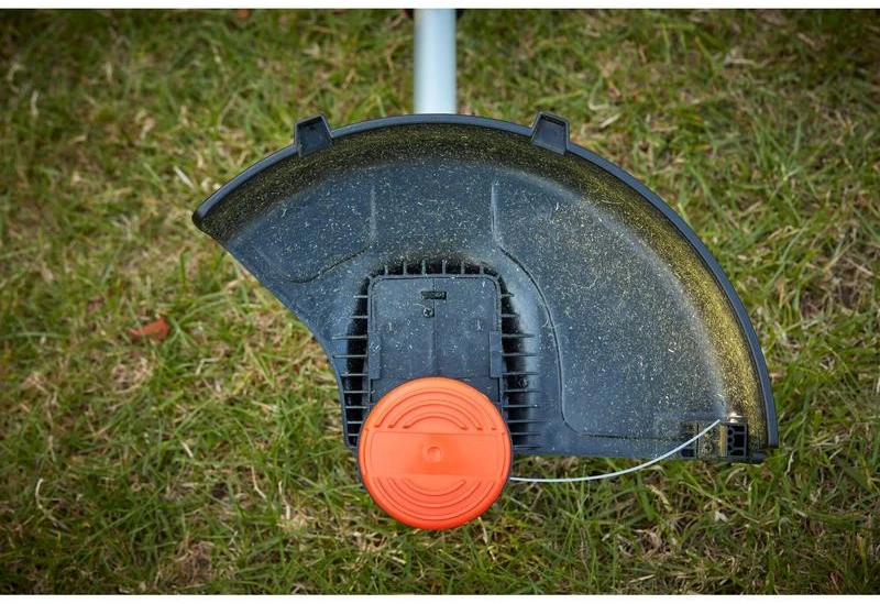 Black & Decker Juodas & Decker Juoda+33 cm belaidė 33 cm pjaustytuvas Decker BCST636L1 -QW 36V 2,5 Ah PowerCommand Pivotant 180 - Teleskopinis vamzdis - 2 rankenos