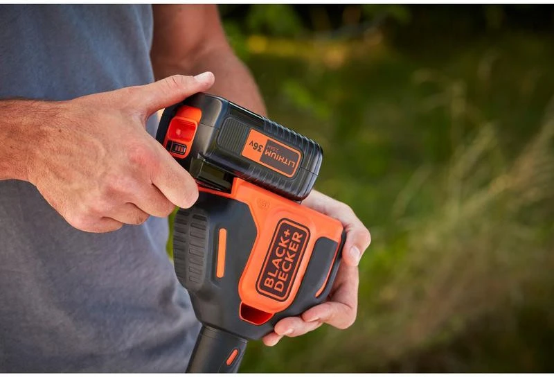 Black & Decker Juodas & Decker Juoda+33 cm belaidė 33 cm pjaustytuvas Decker BCST636L1 -QW 36V 2,5 Ah PowerCommand Pivotant 180 - Teleskopinis vamzdis - 2 rankenos