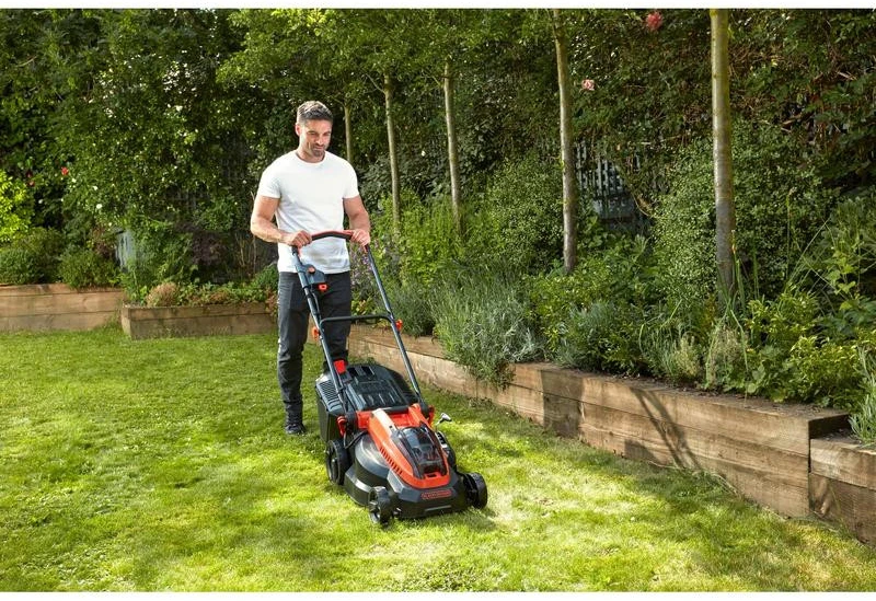 Black & Decker Juodas & Decker 38 cm vejapjovė, 1x2Ah, 1.3A įkroviklis CLM3820L1-QW Juodas DECKER