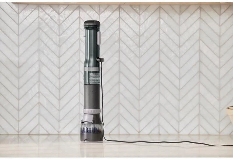 Black & Decker Juodas & Decker BD BLENDER 7,2V 2w1 Juodas BCKM1012KB