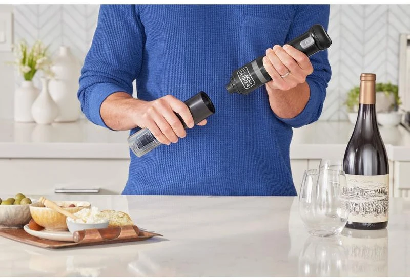 Black & Decker Juodas & Decker BD BLENDER 7,2V 2w1 Juodas BCKM1012KB