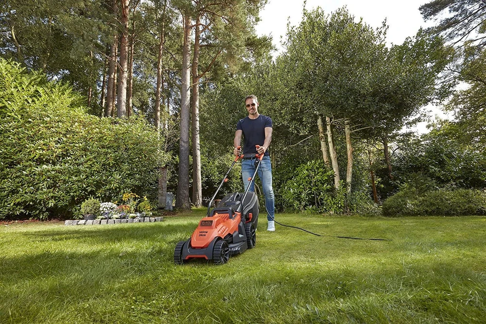 Black & Decker Juodas & Decker Vejapjovė Juodas & Decker BEMW461BH-QS; 1400 W; elektrinė
