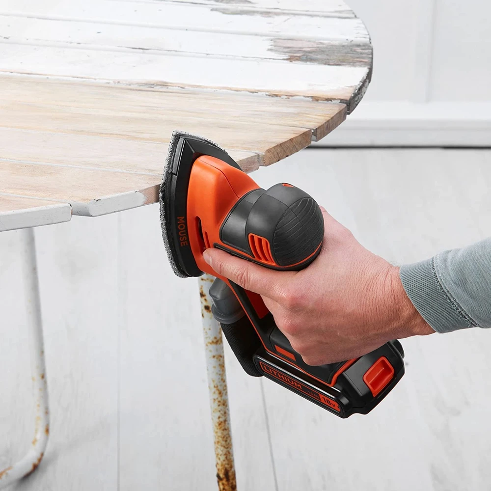 Black & Decker Juodas & Decker Akumuliatorinis trikampis šlifuoklis Juodas & Decker BDCDS18N-XJ; 18 V (be akumuliatoriaus ir pakrovėjo)