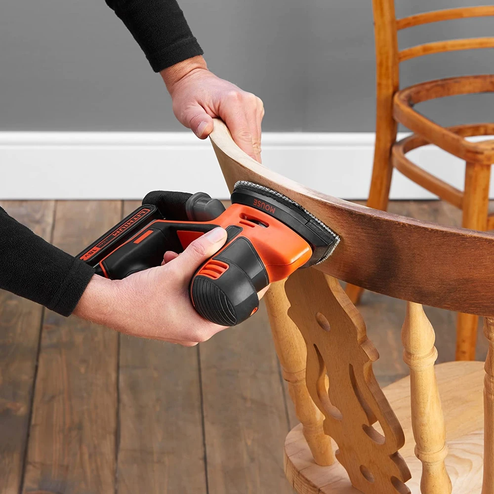 Black & Decker Juodas & Decker Akumuliatorinis trikampis šlifuoklis Juodas & Decker BDCDS18N-XJ; 18 V (be akumuliatoriaus ir pakrovėjo)