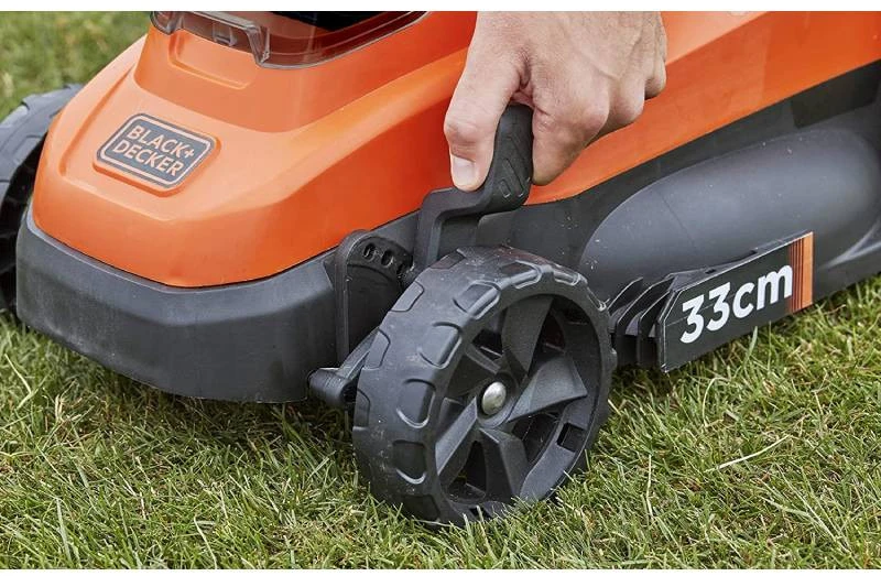 Black & Decker Juodas & Decker B&D vejapjovė 33cm 2x36V