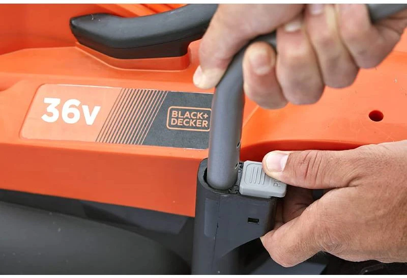 Black & Decker Juodas & Decker B&D vejapjovė 33cm 2x36V
