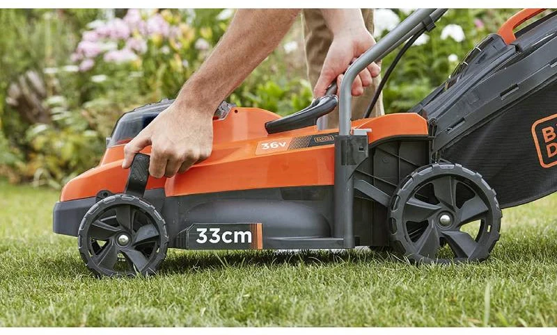Black & Decker Juodas & Decker B&D vejapjovė 33cm 2x36V