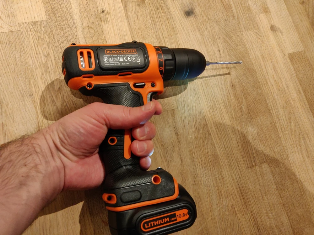 Black & Decker Juodas & Decker BDCDD12K cordless screw driller + case + rechargeable battery 1.5Ah
