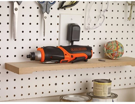 Black & Decker Juodas & Decker Akumuliatorinis suktuvas Juodas & Decker CS3651LC-QW; 3,6 V; 1x1,5 Ah akum.