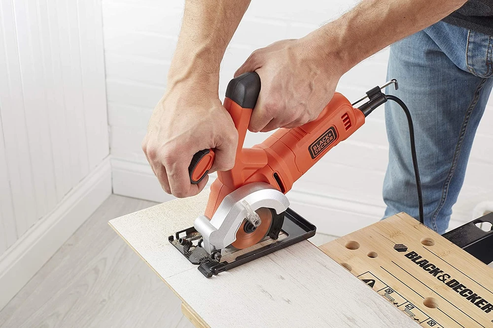 Black & Decker Juodas & Decker Žiedinis pjūklas Juodas & Decker BES510 400 85 mm