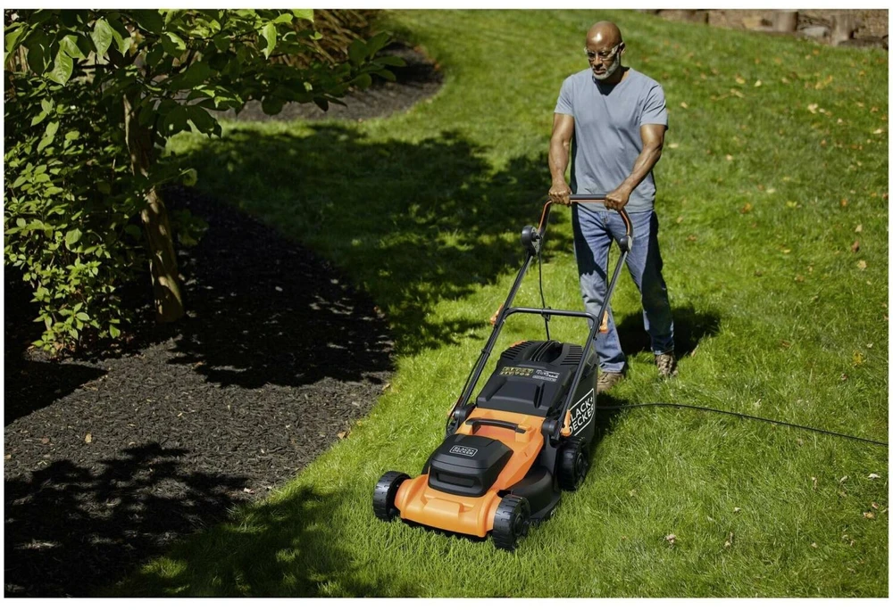 Stanley Juodas & Decker Juodas+DECKER ELEKTRINĖ VEJAPJOVĖ 1800W/40cm BEMWP400