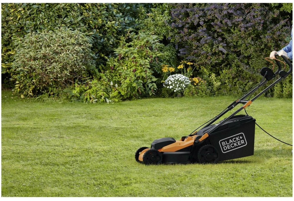 Stanley Juodas & Decker Juodas+DECKER ELEKTRINĖ VEJAPJOVĖ 1800W/40cm BEMWP400
