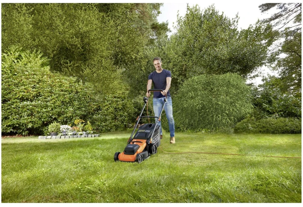 Stanley Juodas & Decker Juodas+DECKER ELEKTRINĖ VEJAPJOVĖ 1800W/40cm BEMWP400
