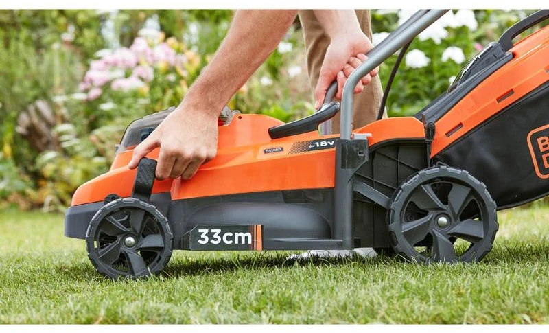 Black & Decker Juodas & Decker Juodas+DECKER KOSIARKA AKU. 2x18V /33cm BCMW3318N POWERCONNECT