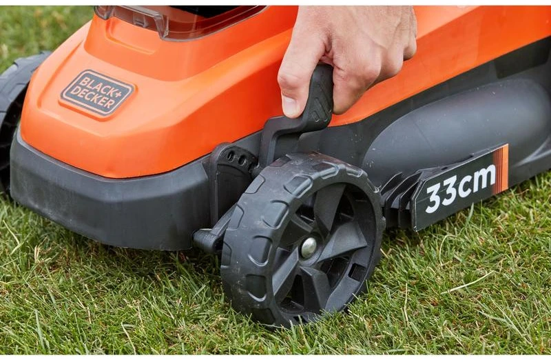 Black & Decker Juodas & Decker BD AKU vejapjovė. 2x18V / 33cm