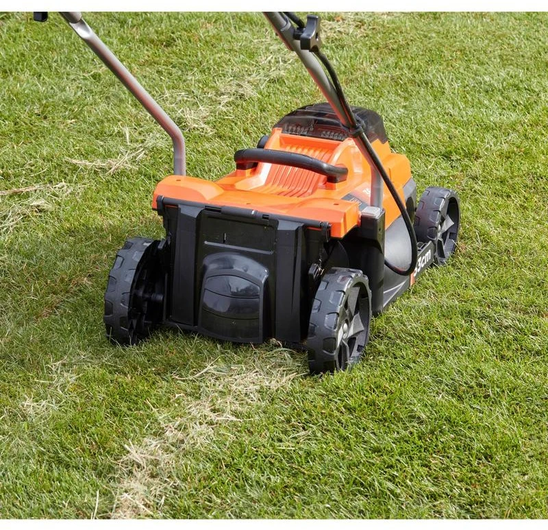 Black & Decker Juodas & Decker BD AKU vejapjovė. 2x18V / 33cm