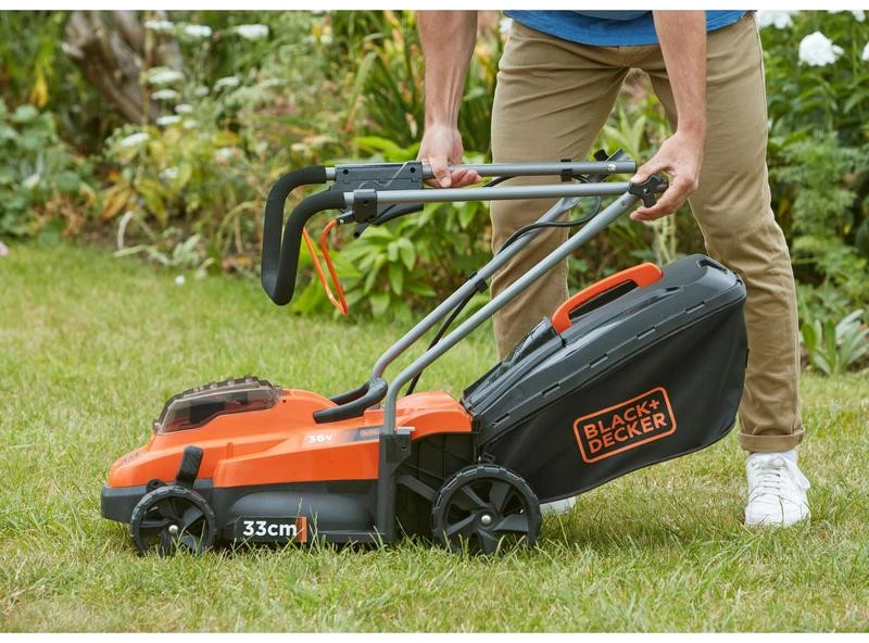 Black & Decker Juodas & Decker BD AKU vejapjovė. 2x18V / 33cm