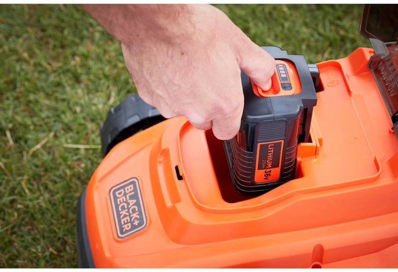 Black & Decker Juodas & Decker BD AKU vejapjovė. 2x18V / 33cm