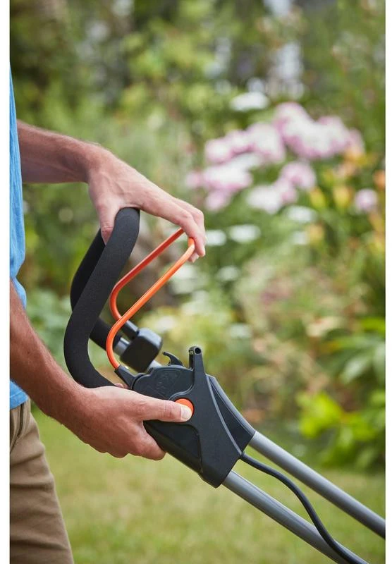 Black & Decker Juodas & Decker BD AKU vejapjovė. 2x18V / 33cm