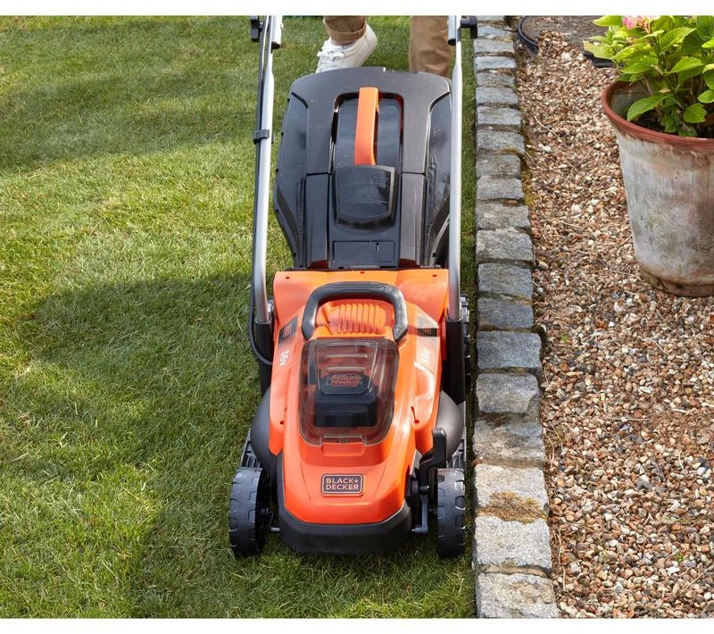 Black & Decker Juodas & Decker BD AKU vejapjovė. 2x18V / 33cm