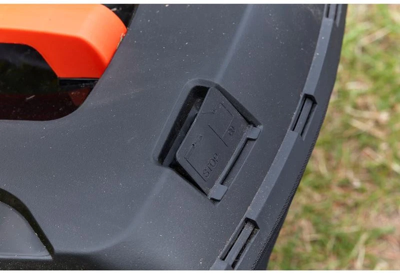 Black & Decker Juodas & Decker BD AKU vejapjovė. 2x18V / 33cm