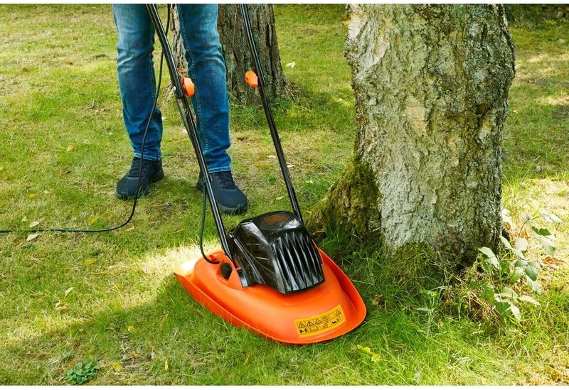 Black & Decker Juodas & Decker Juodas & DECKER BEMWH551-QS elektrinė pneumatinė vejapjovė - 1200 W - 30 cm - 6 peiliai