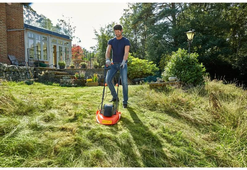 Black & Decker Juodas & Decker Juodas & DECKER BEMWH551-QS elektrinė pneumatinė vejapjovė - 1200 W - 30 cm - 6 peiliai