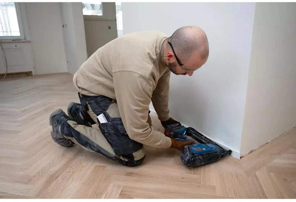 Bosch Akku-Holznagler GNH 18V-64-2 Professional be akumuliatoriaus ir kroviklio, 18Volt (blau/juodas, be Akku und Ladegerät, in L-BOXX)