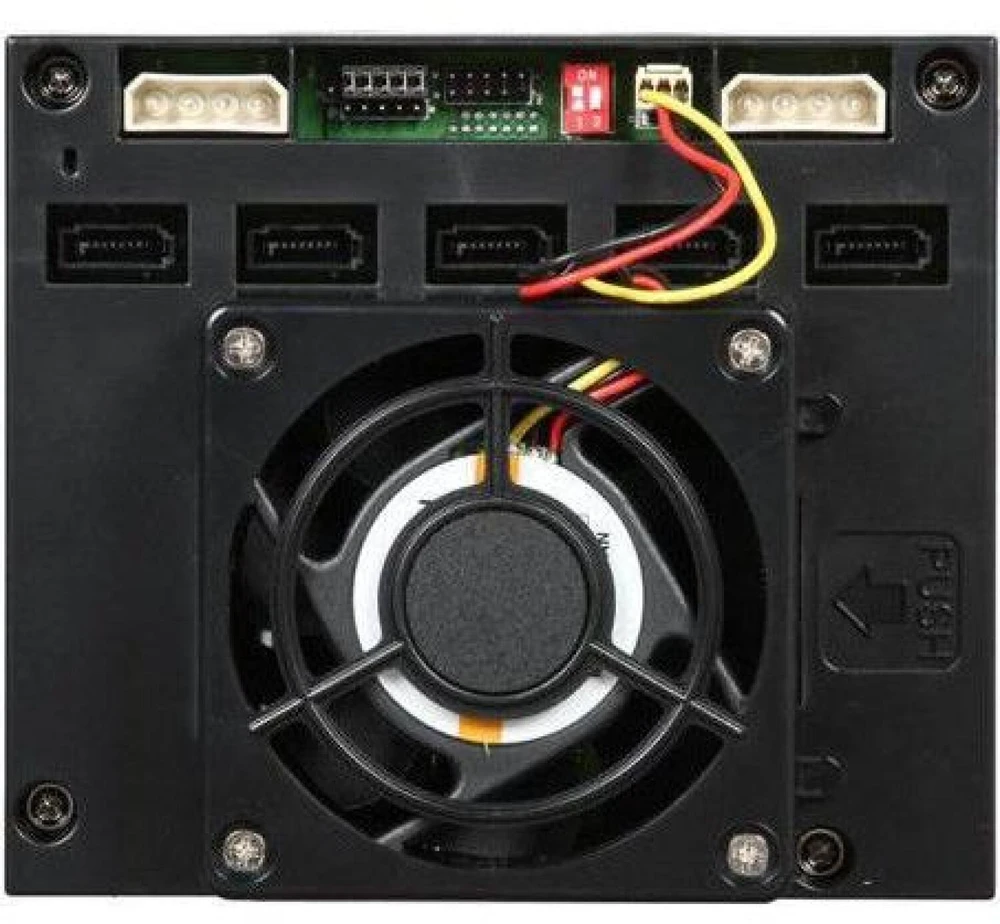 Chenbro HDD/SSD korpusas SK33502T3, 3x5.25" į 5x3.5", 3.5", 12Gb/s SAS SATA, 80mm ventiliatorius, 2x USB, karštasis keitimas
