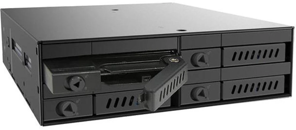 CHIEFTEC 1 x 5,25 colio skyrius, skirtas 4 x 2,5 colio S-ATA HDD karštai keičiamam metalui