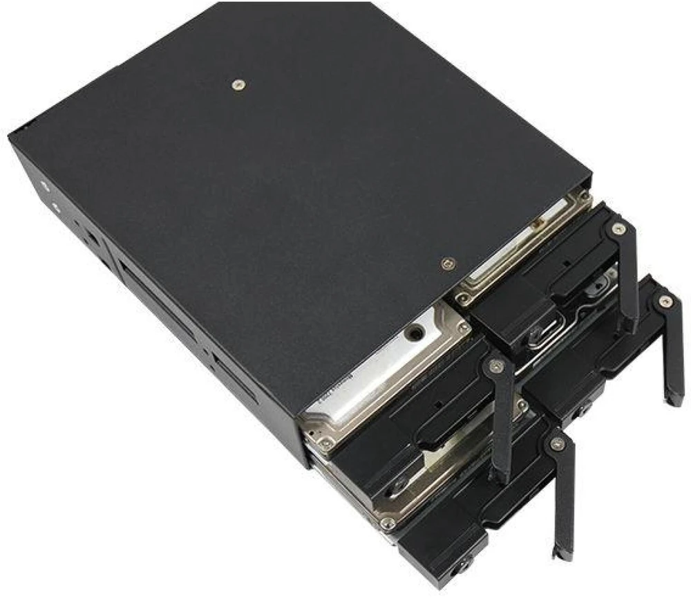 CHIEFTEC 1 x 5,25 colio skyrius, skirtas 4 x 2,5 colio S-ATA HDD karštai keičiamam metalui