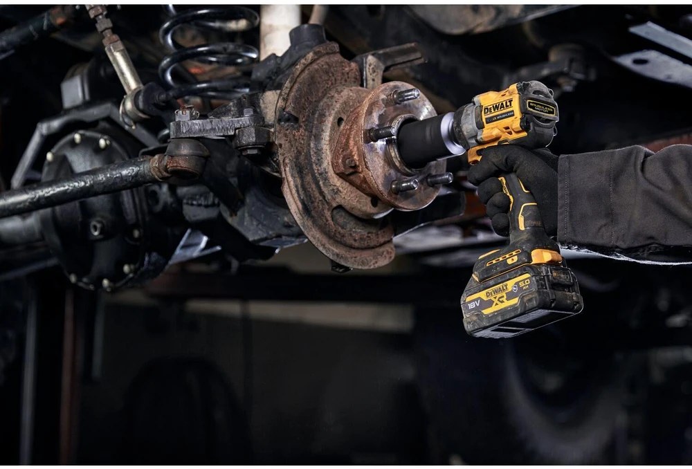 Akumuliatorinis smūginis veržliasukis DeWalt DCF921P2LRT-XJ; 18 V; 2x5,0 Ah akum.