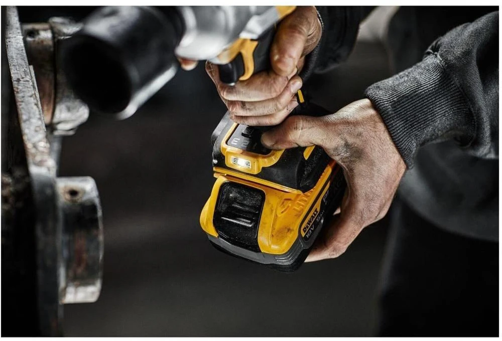 Smūginis veržliasūkis DeWalt DCF961H2T-QW; 18 V; 2x5,0 Ah akum.