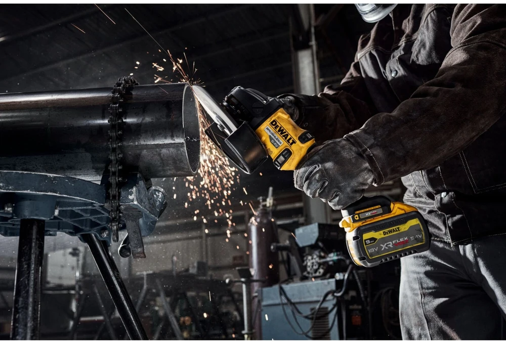 DEWALT kampinis šlifuoklis 54V FV 180mm BEZ AKU. I ŁAD. DCG440N