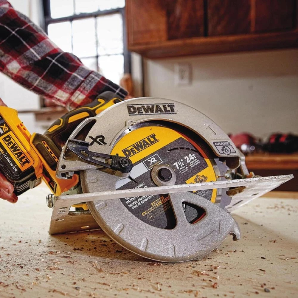 DeWALT diskinis pjūklas DCS570N be akumuliatoriaus ir kroviklio