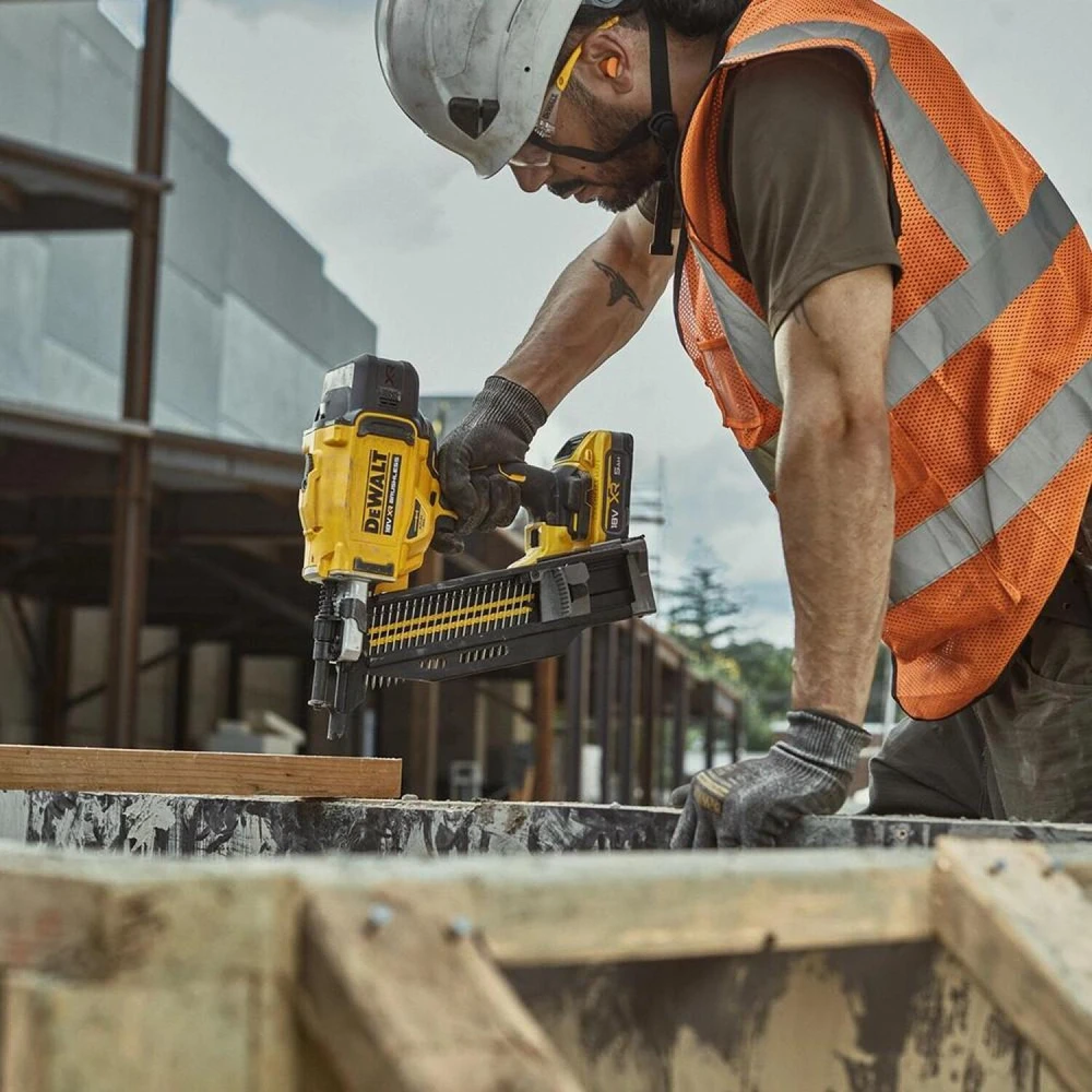 Dewalt Duplex Nailer DCN910N-XJ, 18V, 3.9kg, 28 nagų, 76mm, 3.3mm, be anglies, bevielis, jungiklis, galinis pakrovimas