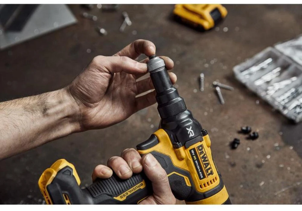 Akumuliatorinis kniediklis DeWalt DCF403E1GT-QW; 18 V; 1x1,7 Ah akum.