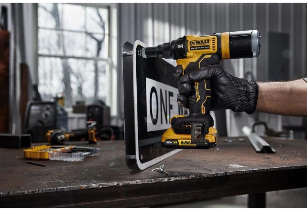 Akumuliatorinis kniediklis DeWalt DCF403E1GT-QW; 18 V; 1x1,7 Ah akum.