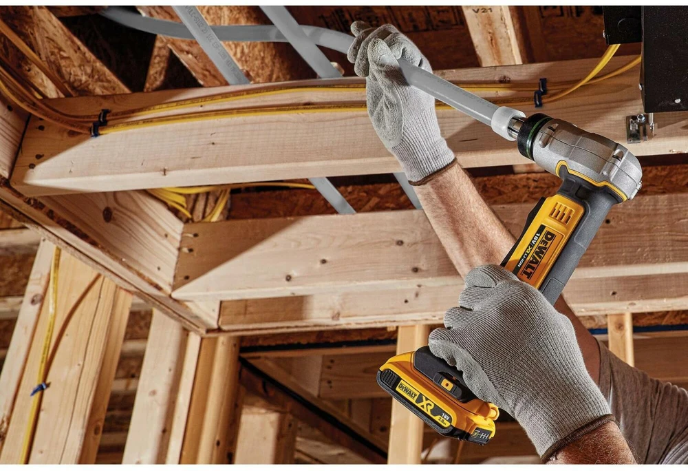 Plastikinių vamzdžių plėstuvas DeWalt DCE400D2-QW; 18 V; 2x2,0 Ah akum.