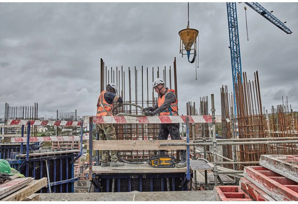 Dewalt Akumuliatorinis Akumuliatorinis betono vibratorius 54 V, 12 000 (sūk./min.)