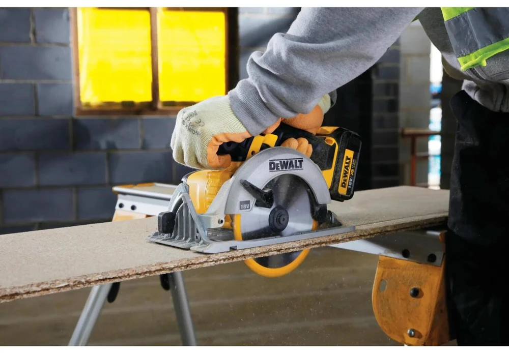 DEWALT diskinis pjūklas DCS391NT 18V 165mm TSTAK be akumuliatoriaus ir kroviklio