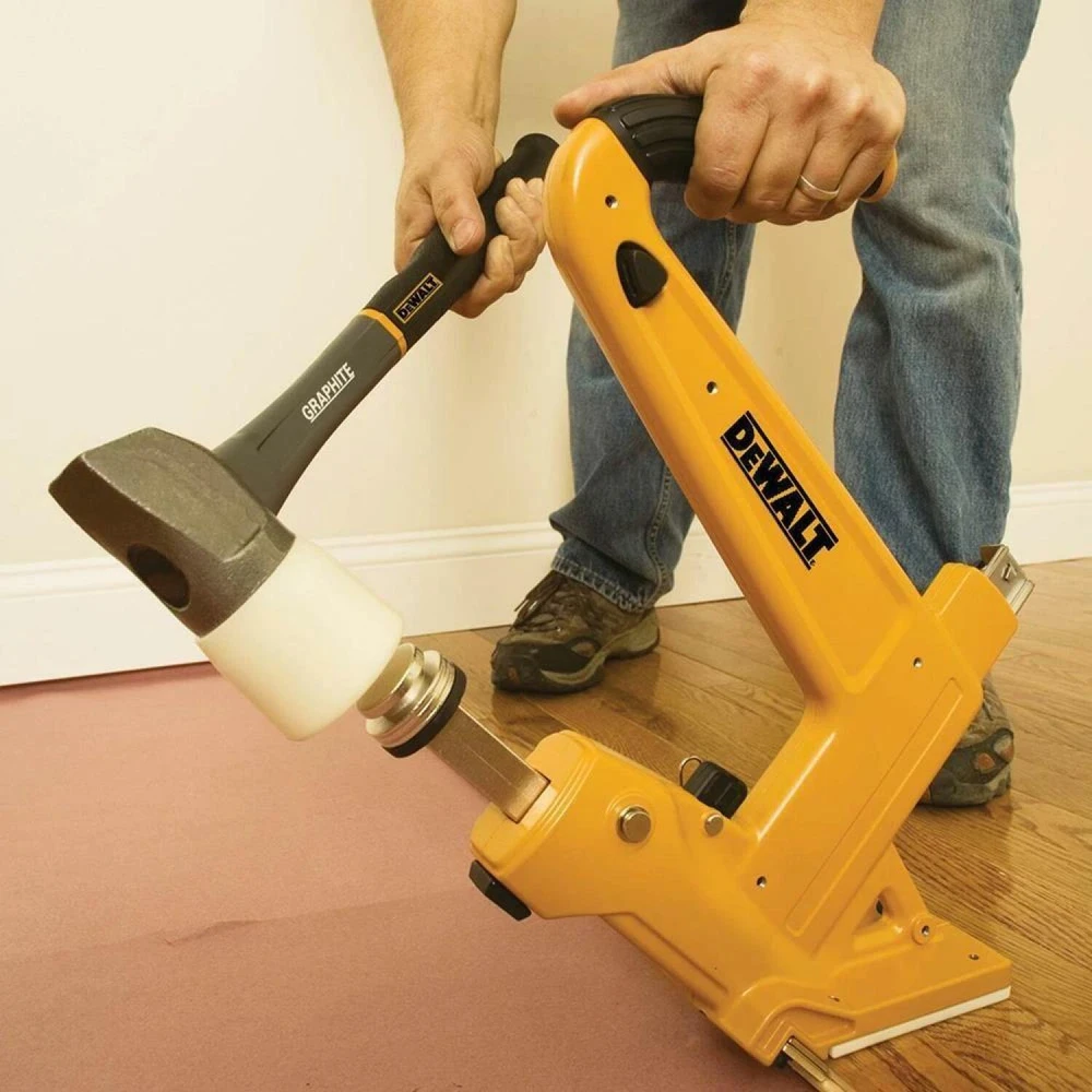 Dewalt Rankinis grindų nagų įrankis DMF1550-XJ, 38-50 mm nagų ilgis, 1.6 mm nagų skersmuo, 120 nagų talpa, 3.9 Kg svoris
