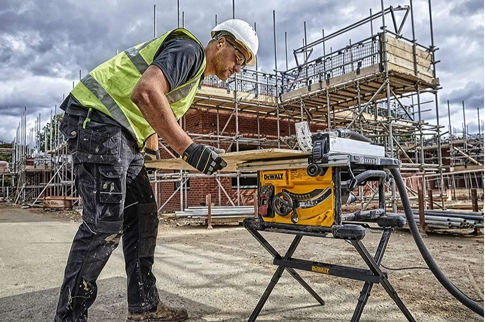 DEWALT stacionarios pjovimo staklės 1850W 210mm DWE7485 + stalas DE7400