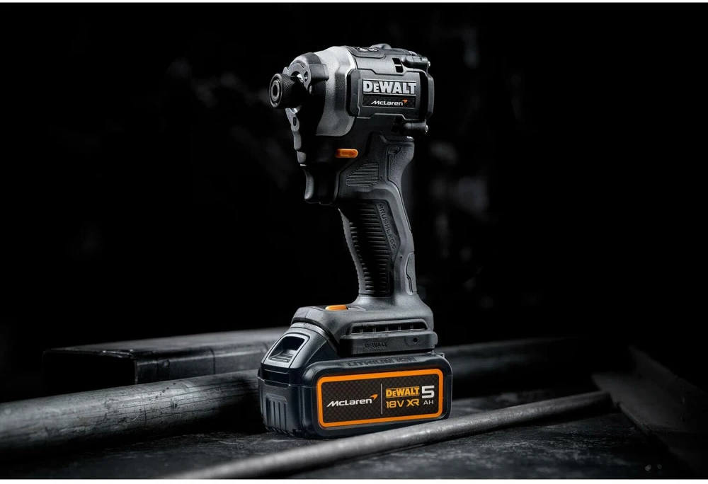 Dewalt 18 V XR sukimo smūginis 2 x 5 Ah „McLaren“