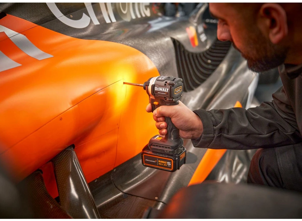 Dewalt 18 V XR sukimo smūginis 2 x 5 Ah „McLaren“