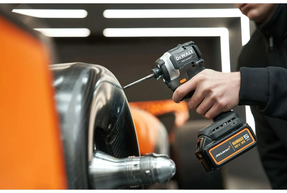 Dewalt 18 V XR sukimo smūginis 2 x 5 Ah „McLaren“