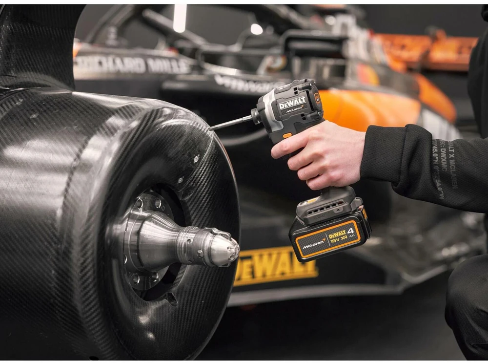 akumuliatorinė zakrętarka smūginis 1/4", 18V, 1x4Ah, XR, DeWalt [DCF85MM1T-QW] edycja MCLAREN