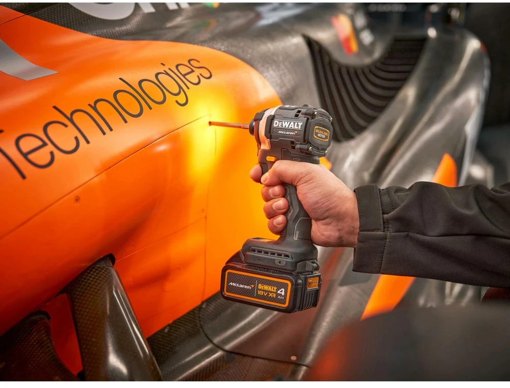 akumuliatorinė zakrętarka smūginis 1/4", 18V, 1x4Ah, XR, DeWalt [DCF85MM1T-QW] edycja MCLAREN