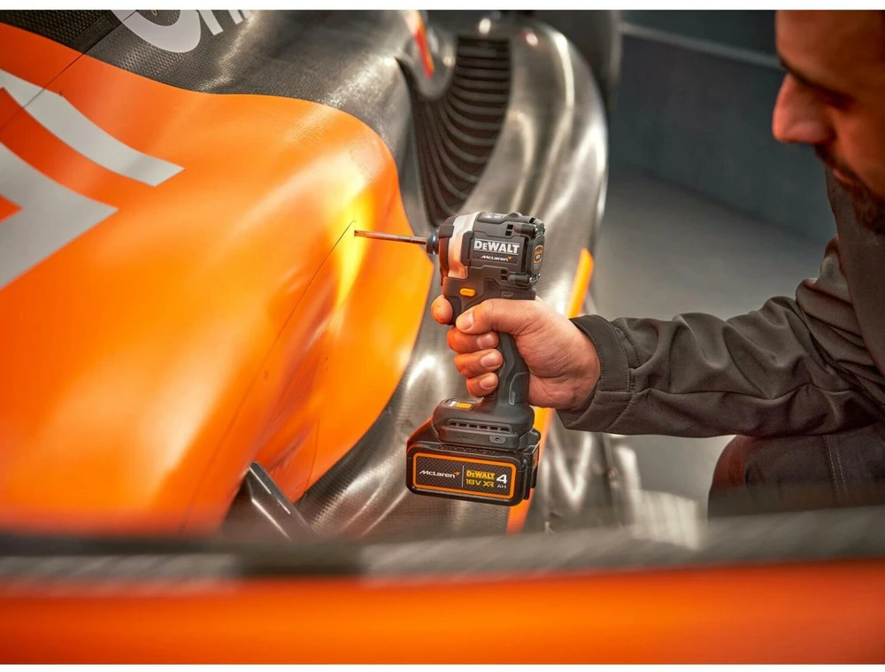 akumuliatorinė zakrętarka smūginis 1/4", 18V, 1x4Ah, XR, DeWalt [DCF85MM1T-QW] edycja MCLAREN